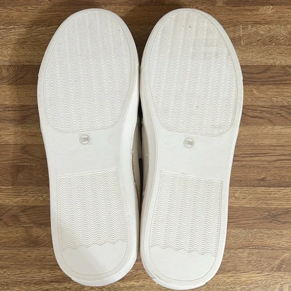 NWT Torrid Ivory Canvas Slip-On Espadrille Sneaker 12WW - Picture 2 of 4